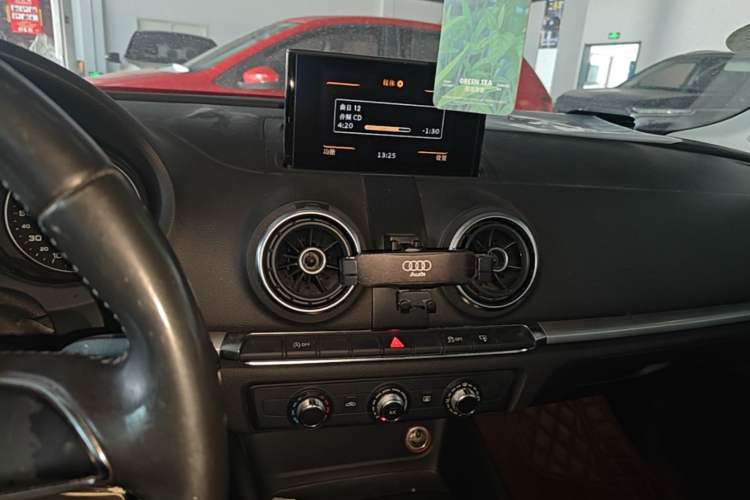 Used Audi A3 2014 Limousine 35 TFSI Automatic Advanced Model Audio And AC Panel