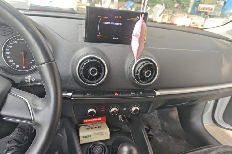 Used Audi A3 2014 Limousine 35 TFSI Automatic Advanced Model Audio And AC Panel