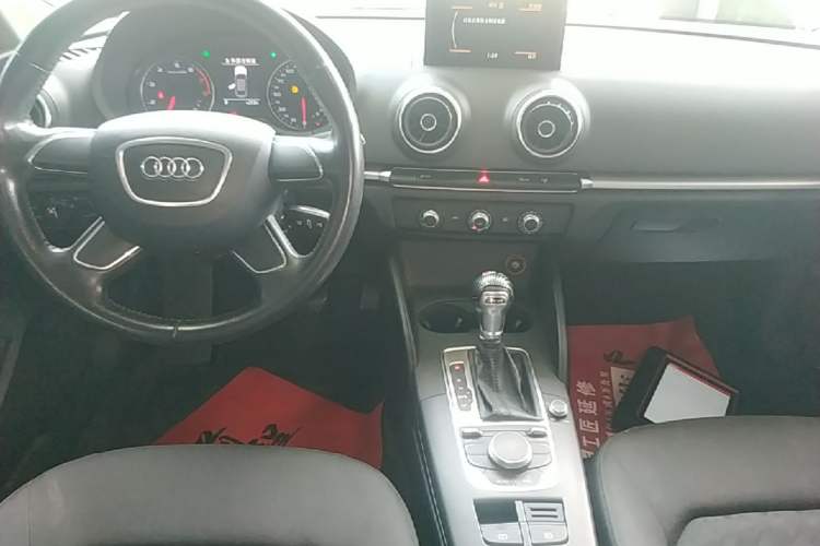Used Audi A3 2014 Limousine 35 TFSI Automatic Advanced Model Audio And AC Panel