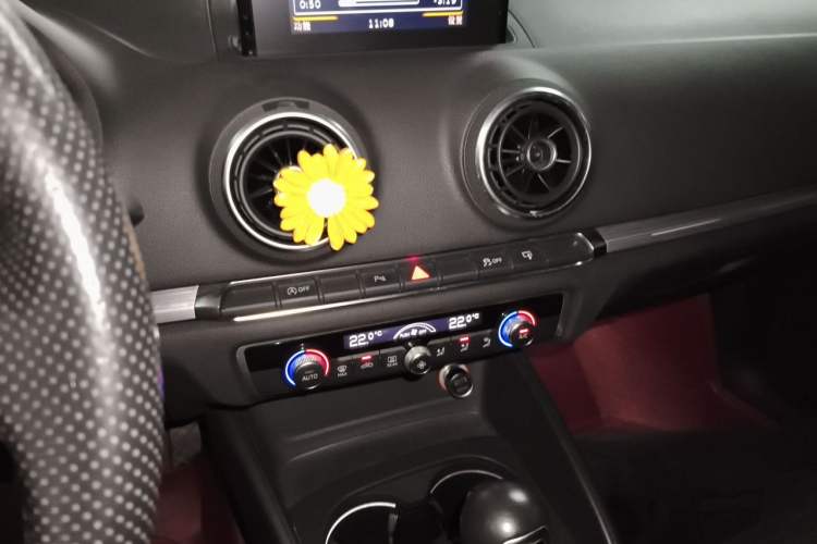 Used Audi A3 2014 Limousine 35 TFSI Automatic Comfort Model Audio And AC Panel