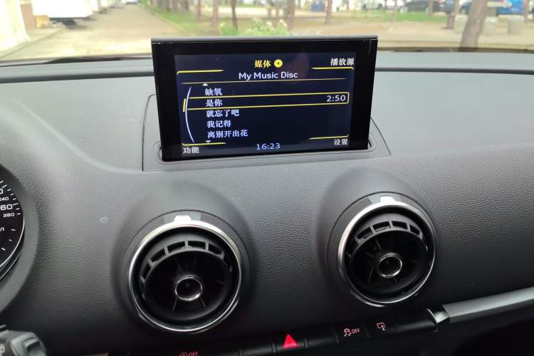 Used Audi A3 2014 Sportback 35 TFSI Automatic Ambition Edition Audio And AC Panel