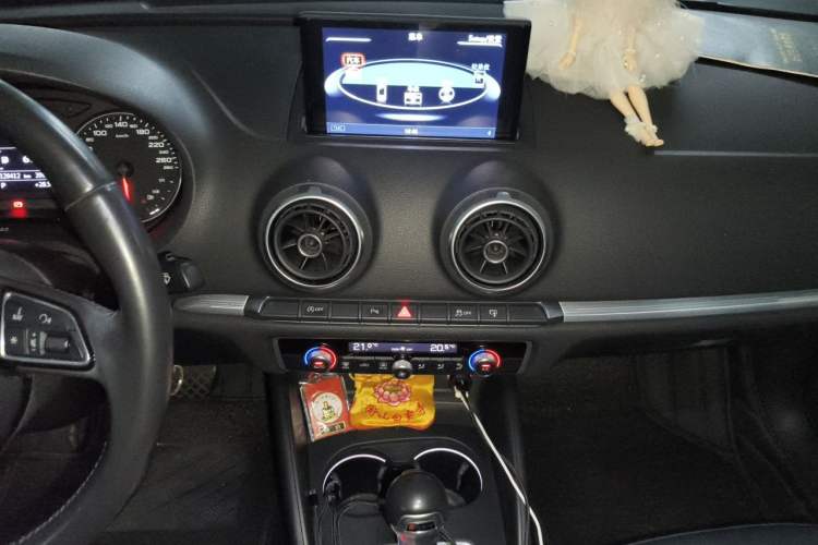 Used Audi A3 2014 Limousine 35 TFSI Automatic Comfort Model Audio And AC Panel