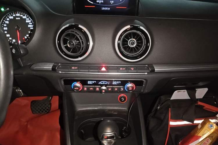 Used Audi A3 2014 Limousine 40 TFSI S line Comfort Model Audio And AC Panel