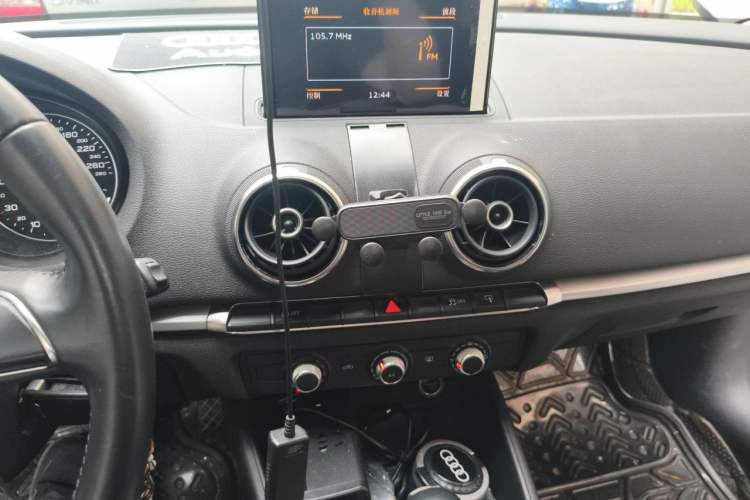Used Audi A3 2014 Limousine 35 TFSI Automatic Advanced Model Audio And AC Panel