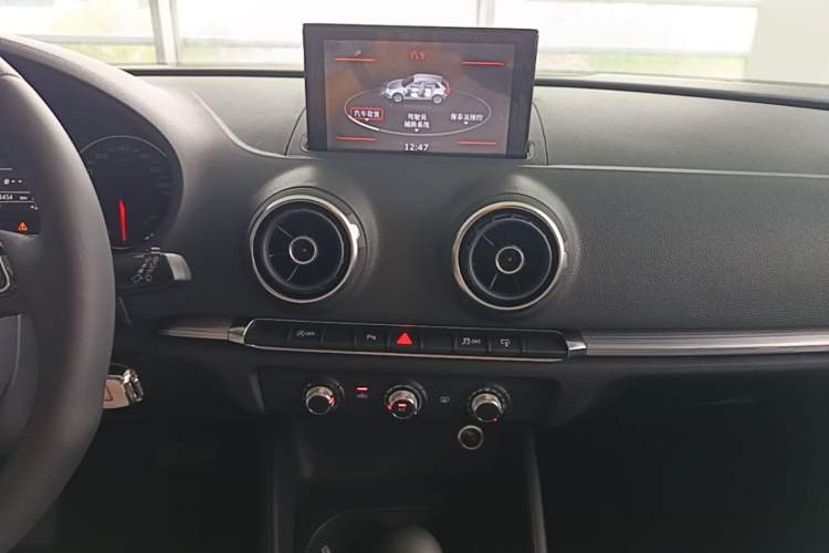 Used Audi A3 2014 Sportback 35 TFSI Automatic Style Edition Audio And AC Panel