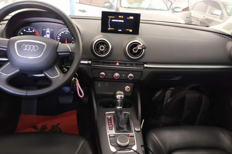 Used Audi A3 2014 Limousine 35 TFSI Automatic Advanced Model Audio And AC Panel