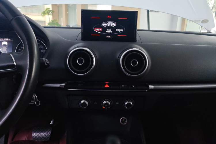 Used Audi A3 2014 Limousine 35 TFSI Automatic Advanced Model Audio And AC Panel