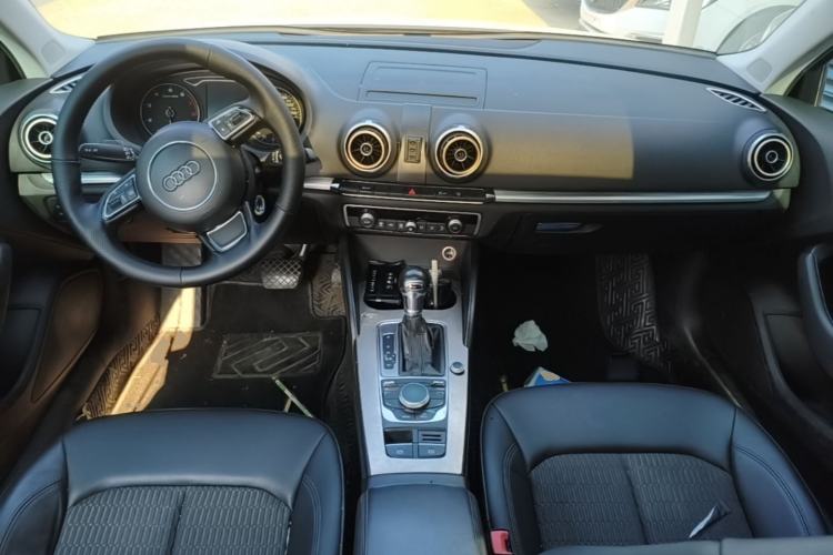 Used Audi A3 2014 Limousine 40 TFSI S line Comfort Model Center Console