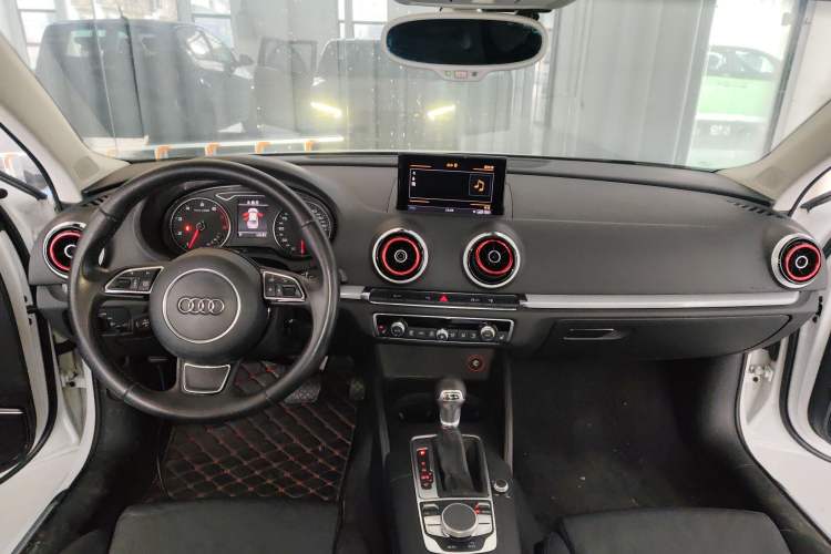 Used Audi A3 2014 Limousine 40 TFSI S line Luxury Model Center Console