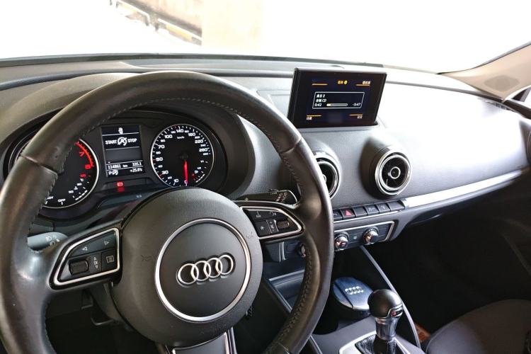 Used Audi A3 2014 Sportback 35 TFSI Automatic Style Edition Center Console