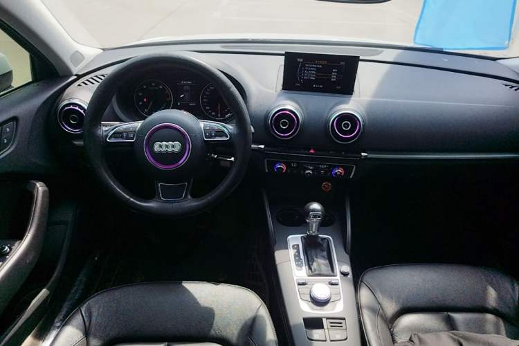 Used Audi A3 2014 Sportback 35 TFSI Automatic Comfort Model Center Console