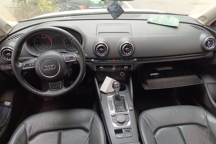 Used Audi A3 2014 Limousine 35 TFSI Automatic Comfort Model Center Console