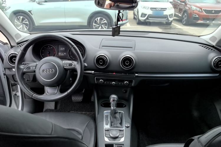 Used Audi A3 2014 Sportback 35 TFSI Automatic Comfort Model Center Console