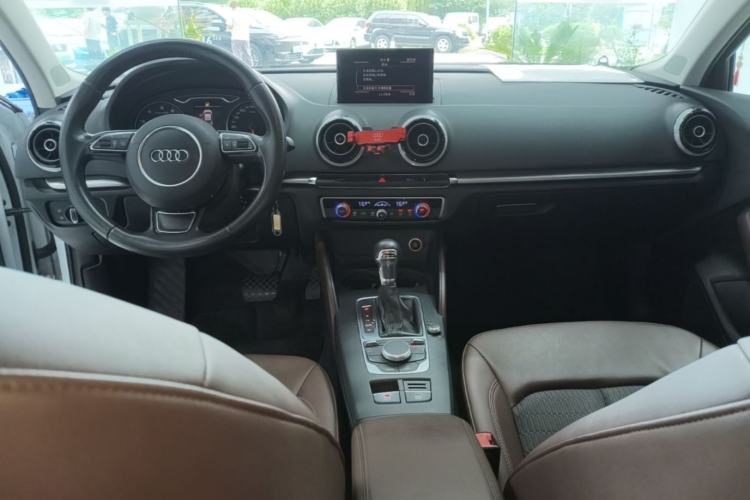 Used Audi A3 2014 Limousine 40 TFSI S line Comfort Model Center Console