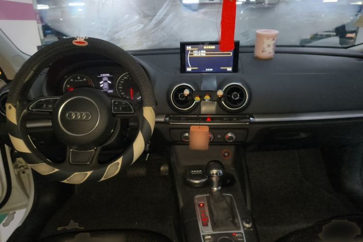 Used Audi A3 2014 Sportback 35 TFSI Automatic Style Edition Center Console