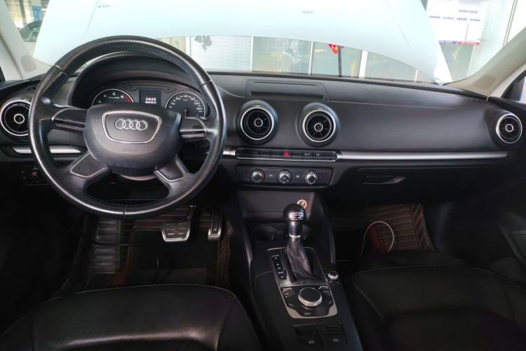 Used Audi A3 2014 Limousine 35 TFSI Automatic Advanced Model Center Console