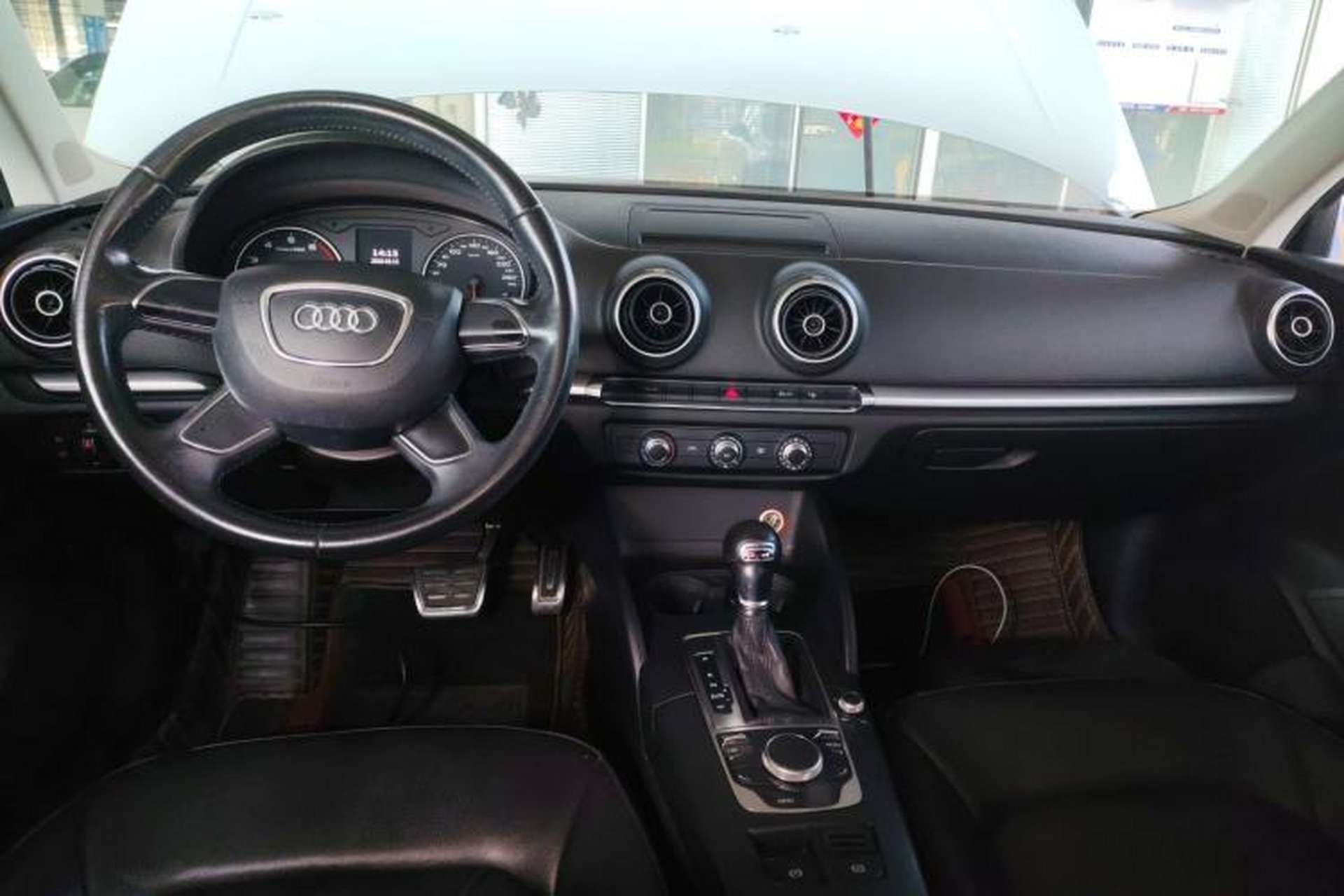 Used Audi A3 2014 Limousine 35 TFSI Automatic Advanced Model Center Console