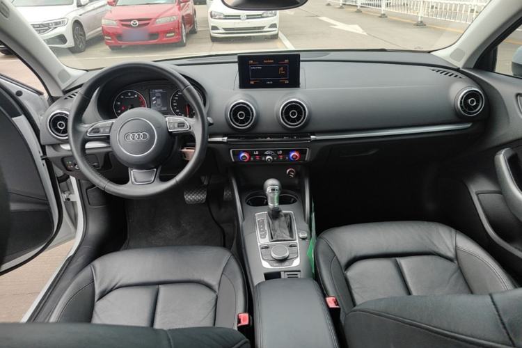 Used Audi A3 2014 Limousine 35 TFSI Automatic Comfort Model Center Console