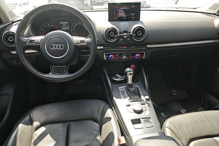 Used Audi A3 2014 Limousine 35 TFSI Automatic Comfort Model Center Console