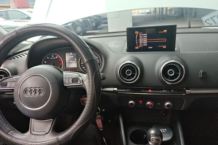 Used Audi A3 2014 Sportback 35 TFSI Automatic Style Edition Center Console