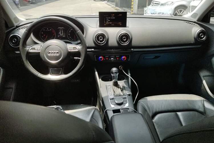 Used Audi A3 2014 Sportback 35 TFSI Automatic Comfort Model Center Console