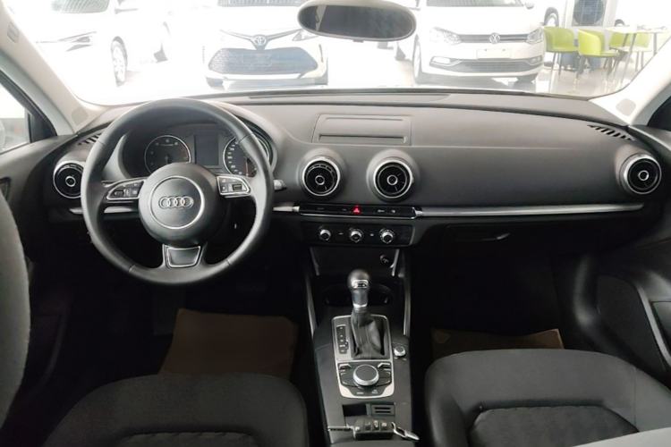 Used Audi A3 2014 Sportback 35 TFSI Automatic Style Edition Center Console