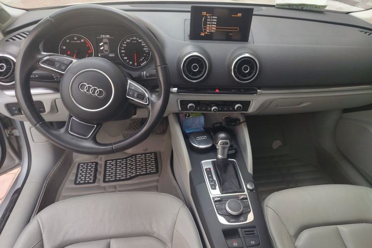 Used Audi A3 2014 Limousine 35 TFSI Automatic Comfort Model Center Console