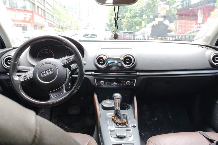 Used Audi A3 2014 Limousine 35 TFSI Automatic Comfort Model Center Console