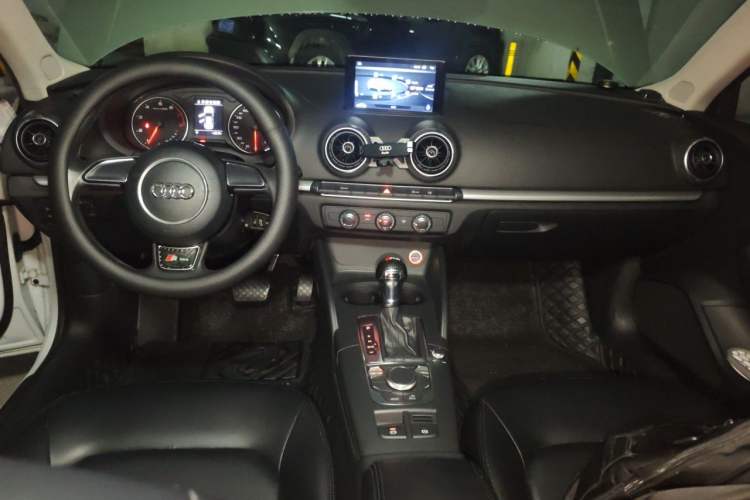 Used Audi A3 2014 Sportback 35 TFSI Automatic Ambition Edition Center Console