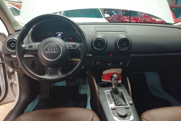 Used Audi A3 2014 Sportback 35 TFSI Automatic Comfort Model Center Console
