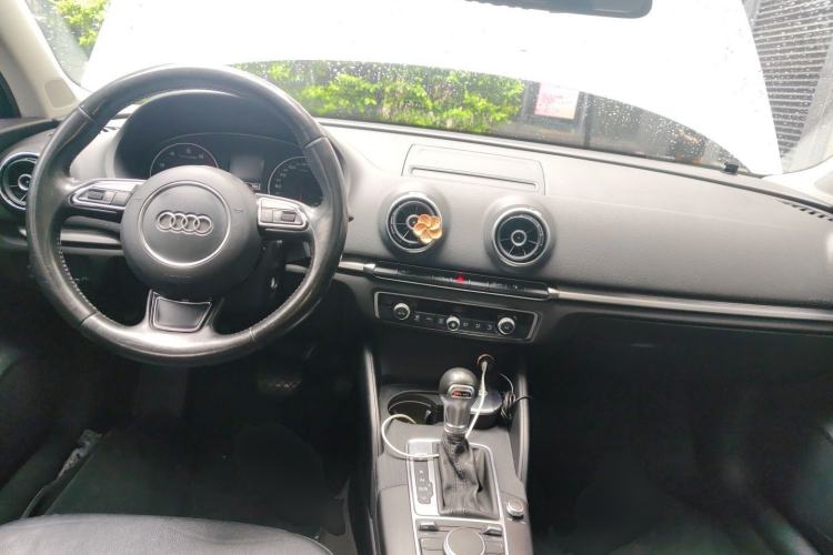 Used Audi A3 2014 Limousine 35 TFSI Automatic Comfort Model Center Console