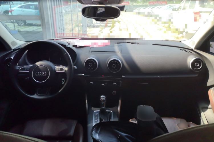Used Audi A3 2014 Limousine 40 TFSI S line Comfort Model Center Console