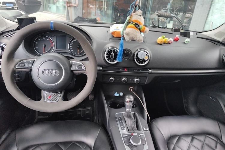 Used Audi A3 2014 Sportback 35 TFSI Automatic Style Edition Center Console