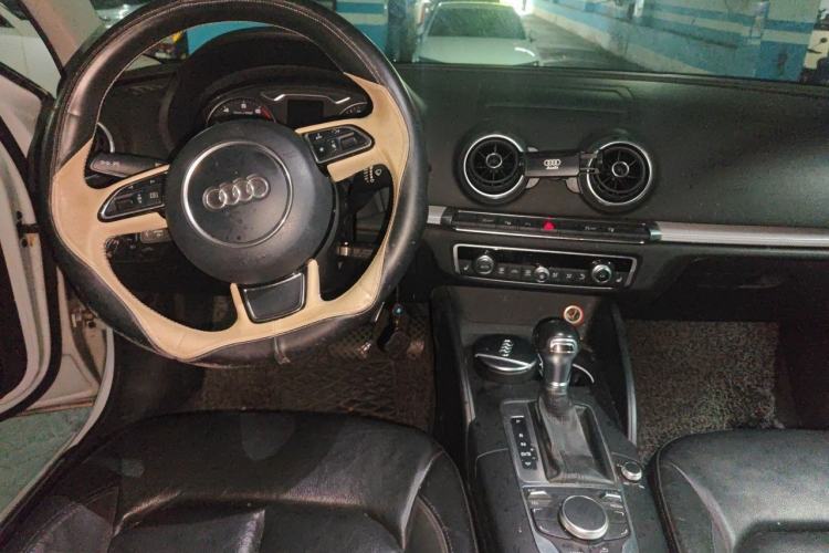 Used Audi A3 2014 Limousine 35 TFSI Automatic Luxury Model Center Console