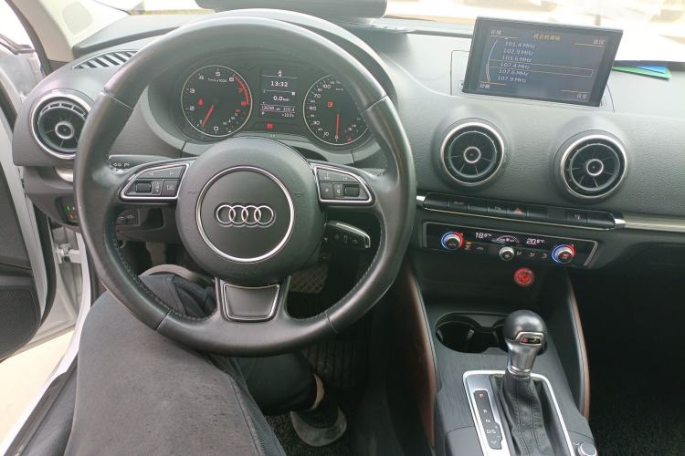 Used Audi A3 2014 Sportback 35 TFSI Automatic Comfort Model Center Console