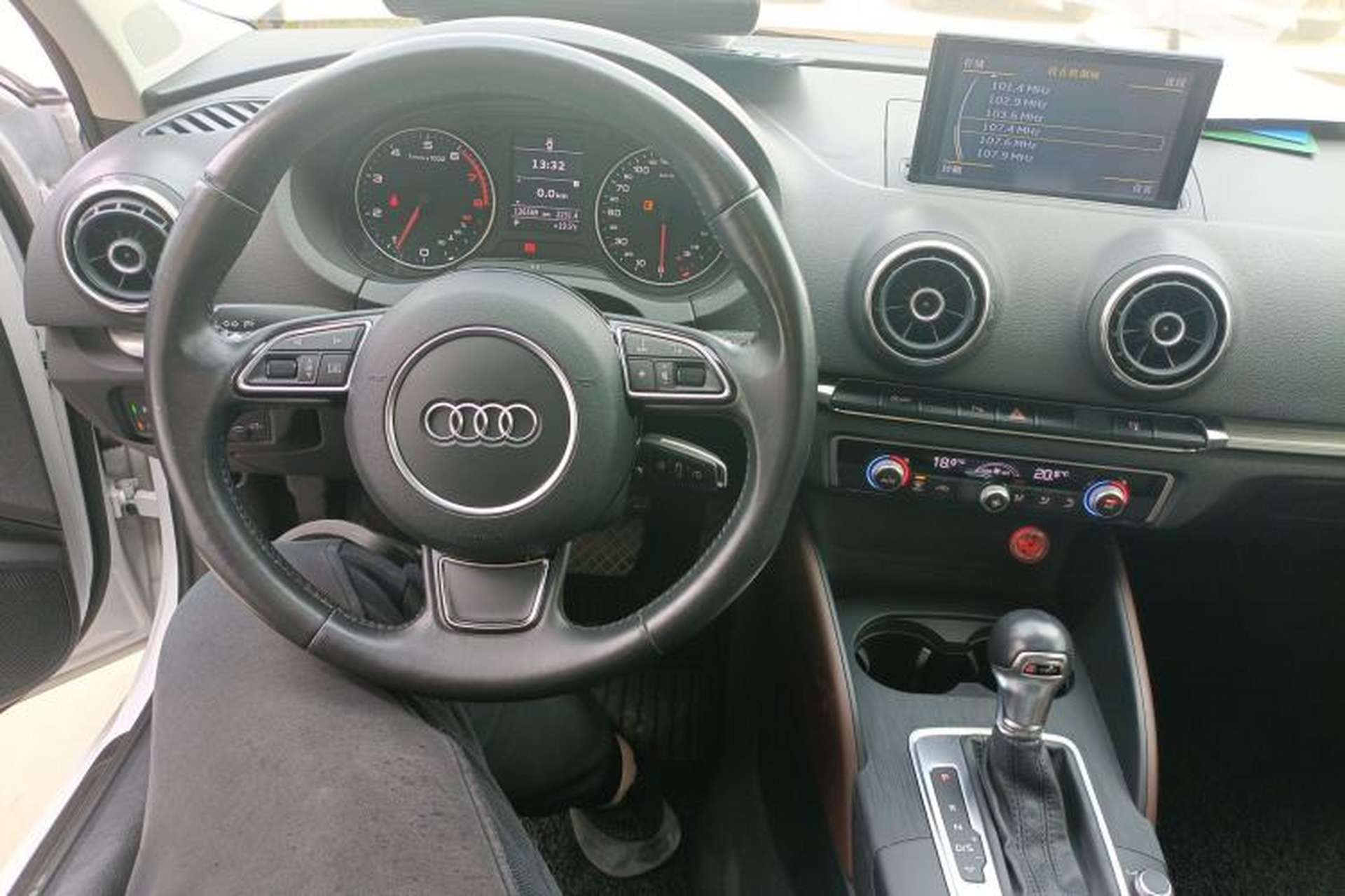 Used Audi A3 2014 Sportback 35 TFSI Automatic Comfort Model Center Console