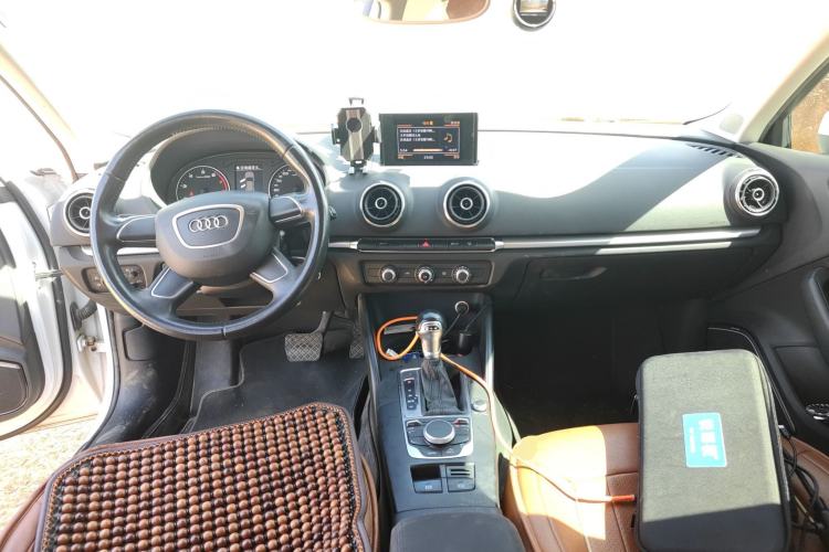 Used Audi A3 2014 Sportback 35 TFSI Automatic Ambition Edition Center Console