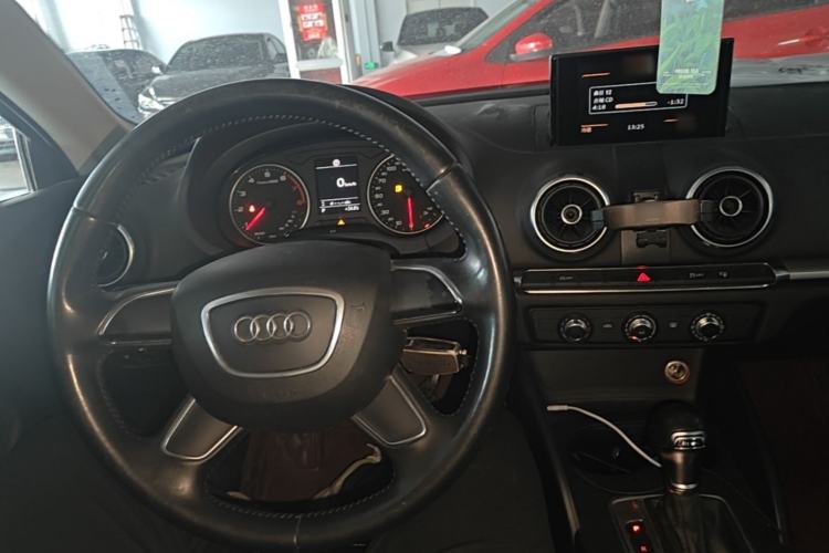 Used Audi A3 2014 Limousine 35 TFSI Automatic Advanced Model Center Console
