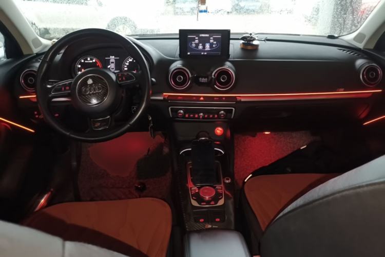 Used Audi A3 2014 Limousine 35 TFSI Automatic Comfort Model Center Console