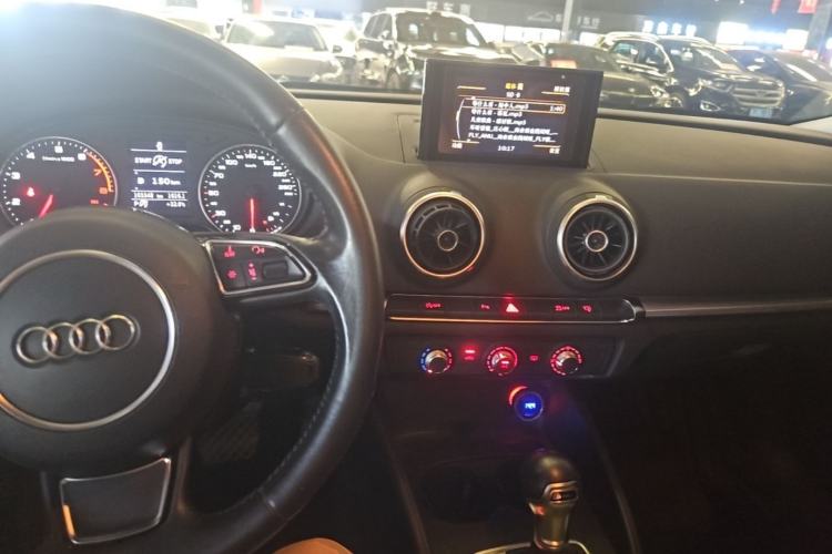Used Audi A3 2014 Sportback 35 TFSI Automatic Style Edition Center Console