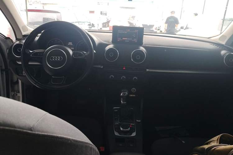 Used Audi A3 2014 Sportback 35 TFSI Automatic Style Edition Center Console