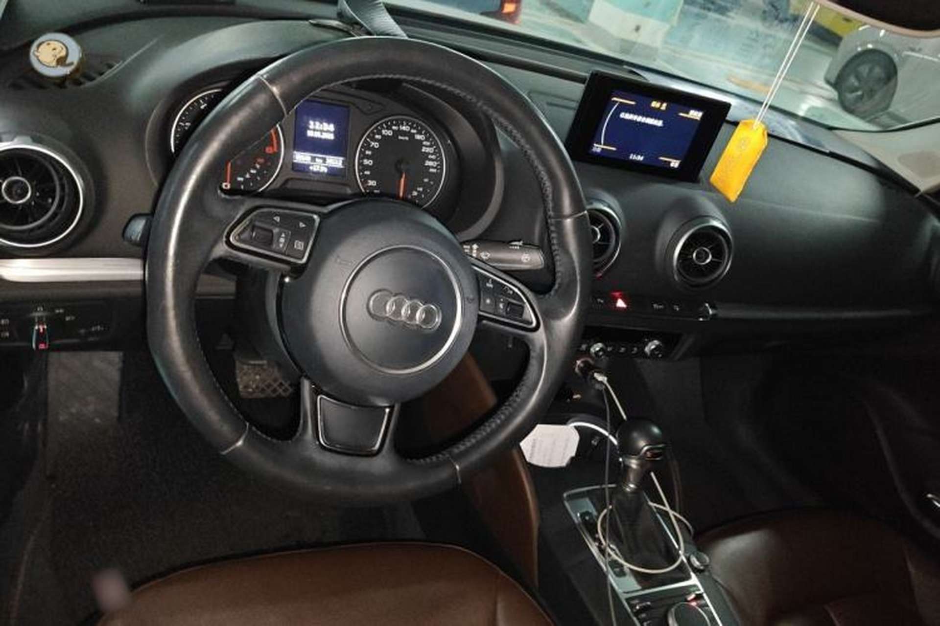 Used Audi A3 2014 Limousine 35 TFSI Automatic Comfort Model Center Console