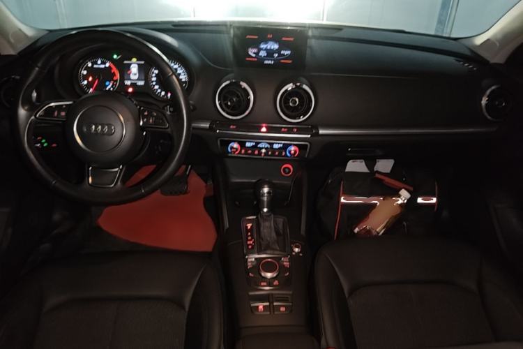 Used Audi A3 2014 Limousine 40 TFSI S line Comfort Model Center Console