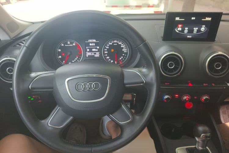 Used Audi A3 2014 Sportback 35 TFSI Automatic Ambition Edition Center Console