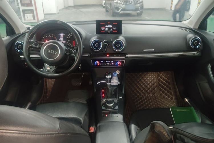 Used Audi A3 2014 Limousine 35 TFSI Automatic Comfort Model Center Console