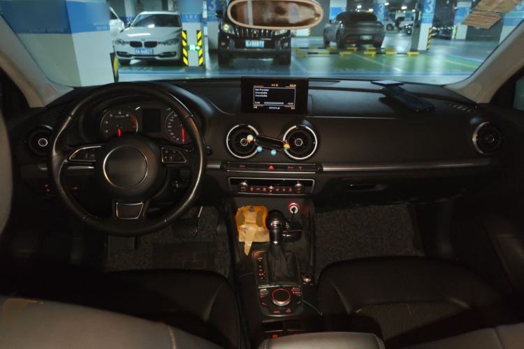 Used Audi A3 2014 Limousine 40 TFSI S line Comfort Model Center Console