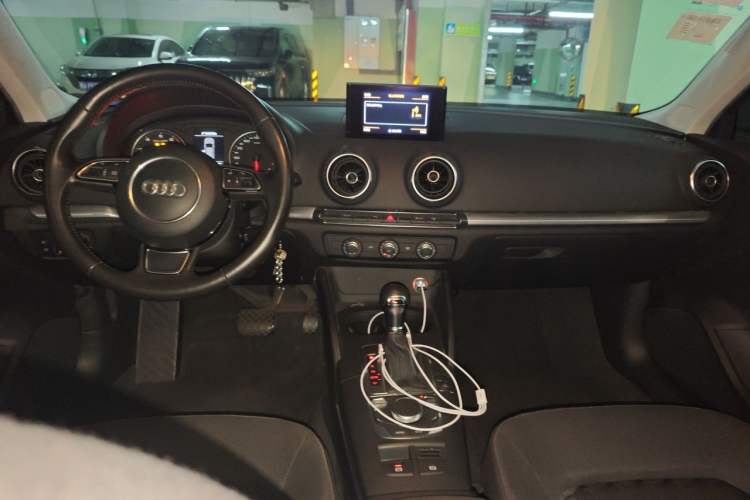 Used Audi A3 2014 Sportback 35 TFSI Automatic Style Edition Center Console