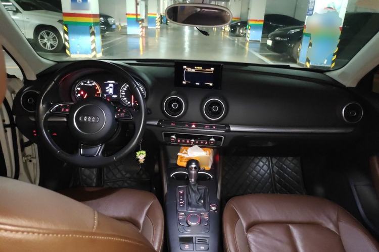 Used Audi A3 2014 Sportback 35 TFSI Automatic Comfort Model Center Console