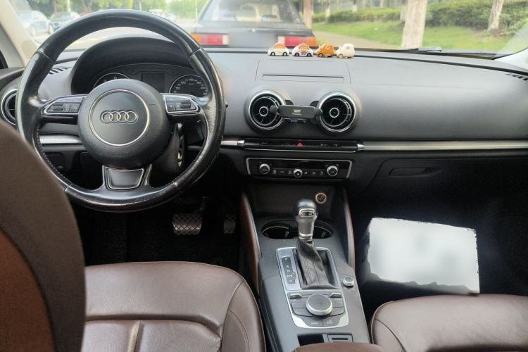 Used Audi A3 2014 Sportback 35 TFSI Automatic Comfort Model Center Console