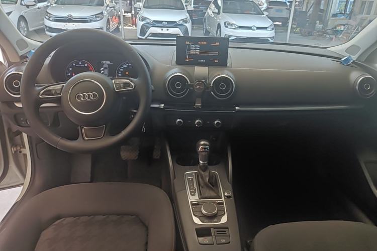Used Audi A3 2014 Sportback 35 TFSI Automatic Style Edition Center Console